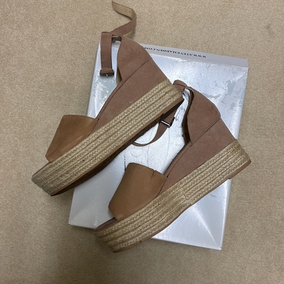 9.5 Steve Madden Wedge Sandals - Picture 3 of 4